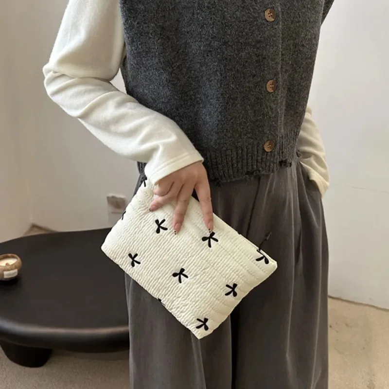 กระเป๋าเครื่องสำอางน่ารัก มีซิ - Embroidery Bag บทวิจารณ์และราคา