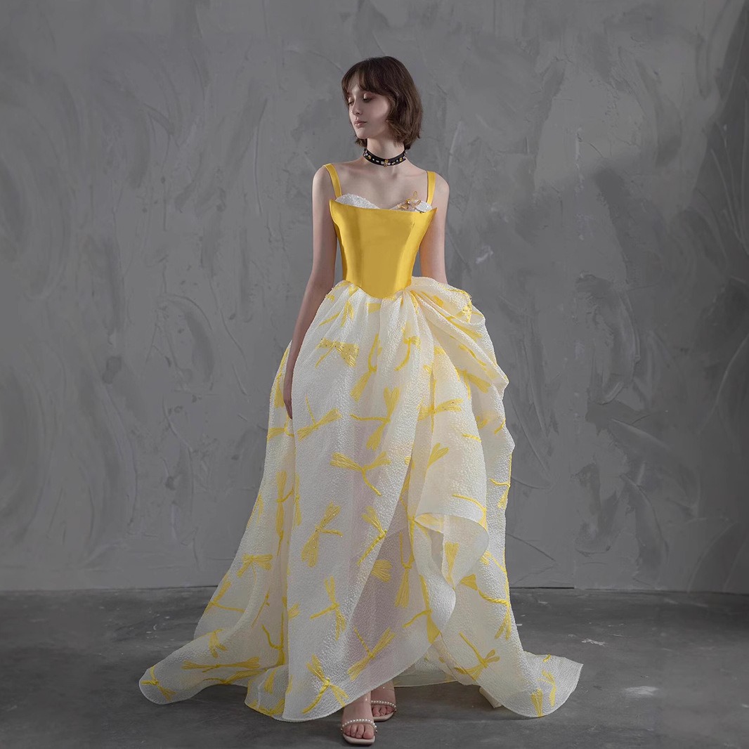 ชุดเดรสผ้าซาตินสีเหลืองหรูหราส - Embroidery Yellow Dress บทวิจารณ์และราคา