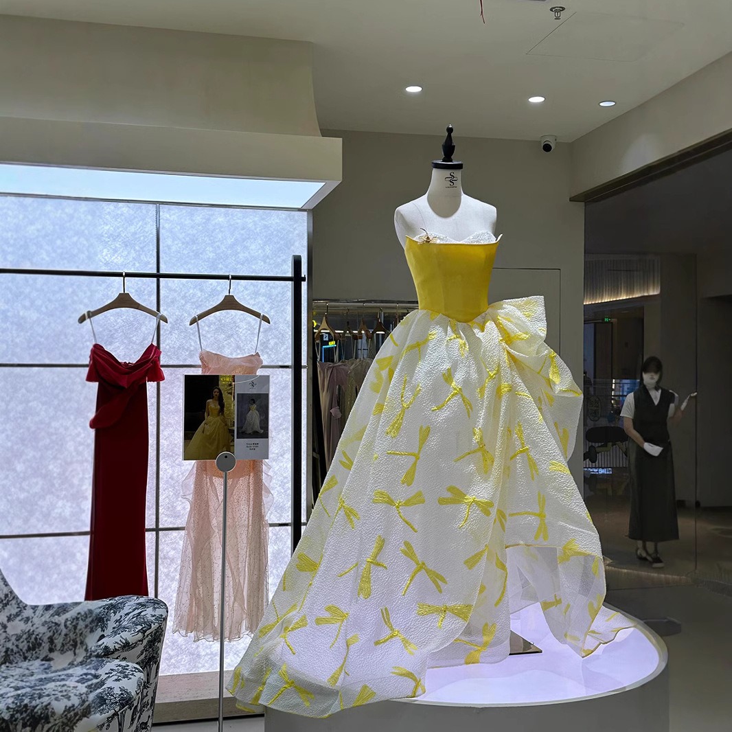 ชุดเดรสผ้าซาตินสีเหลืองหรูหราส - Embroidery Yellow Dress บทวิจารณ์และราคา